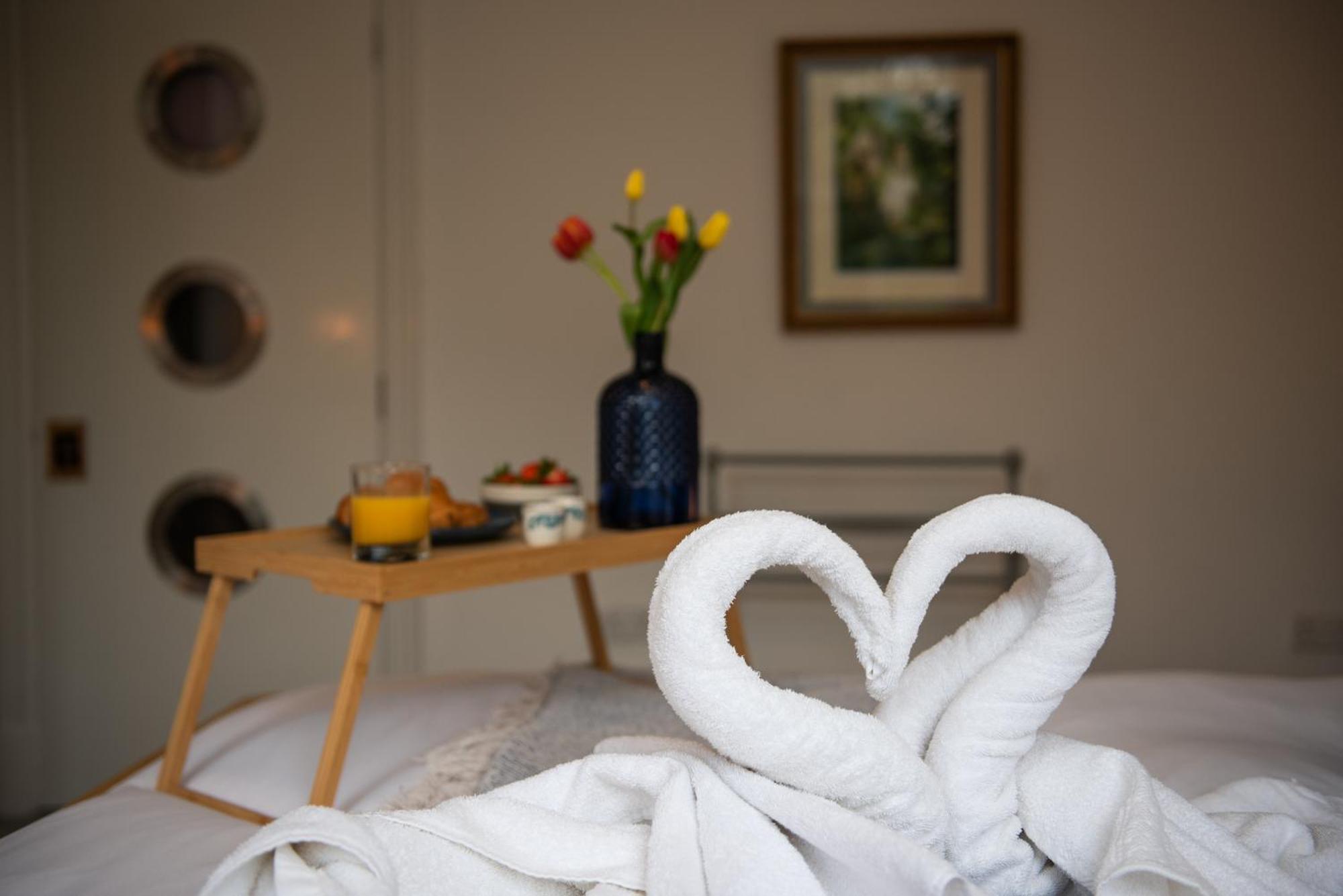 Spacious Retreat With River Views Near Peak District มัทล็อก ภายนอก รูปภาพ