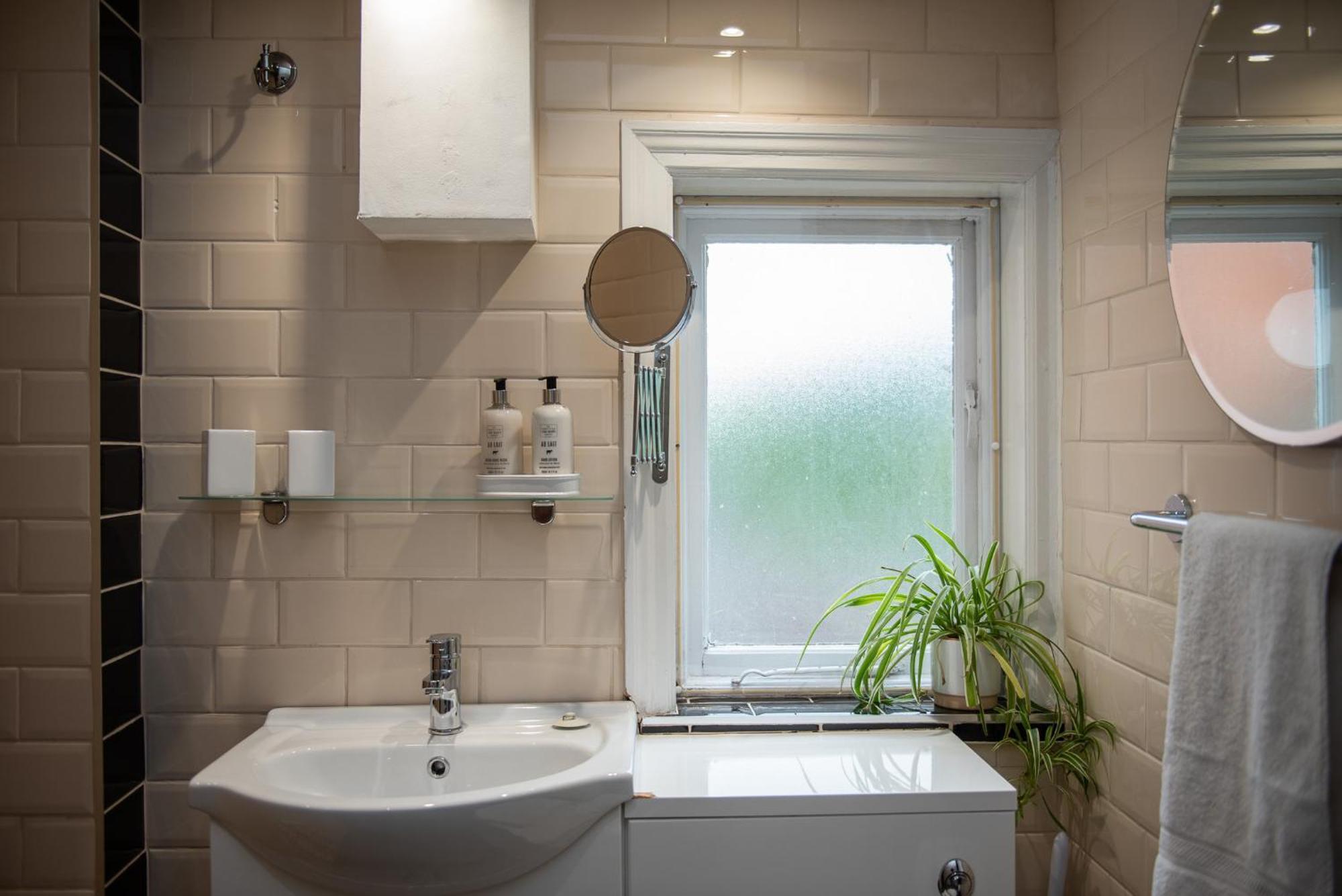 Spacious Retreat With River Views Near Peak District มัทล็อก ภายนอก รูปภาพ