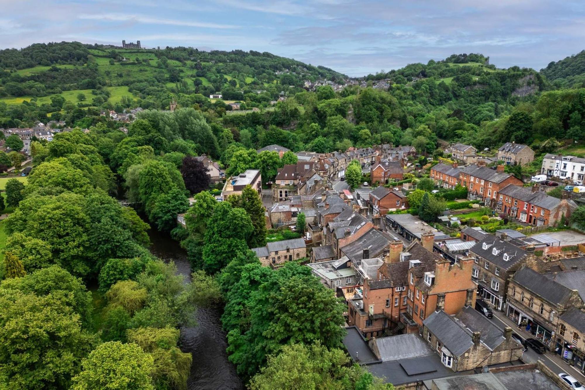 Spacious Retreat With River Views Near Peak District มัทล็อก ภายนอก รูปภาพ