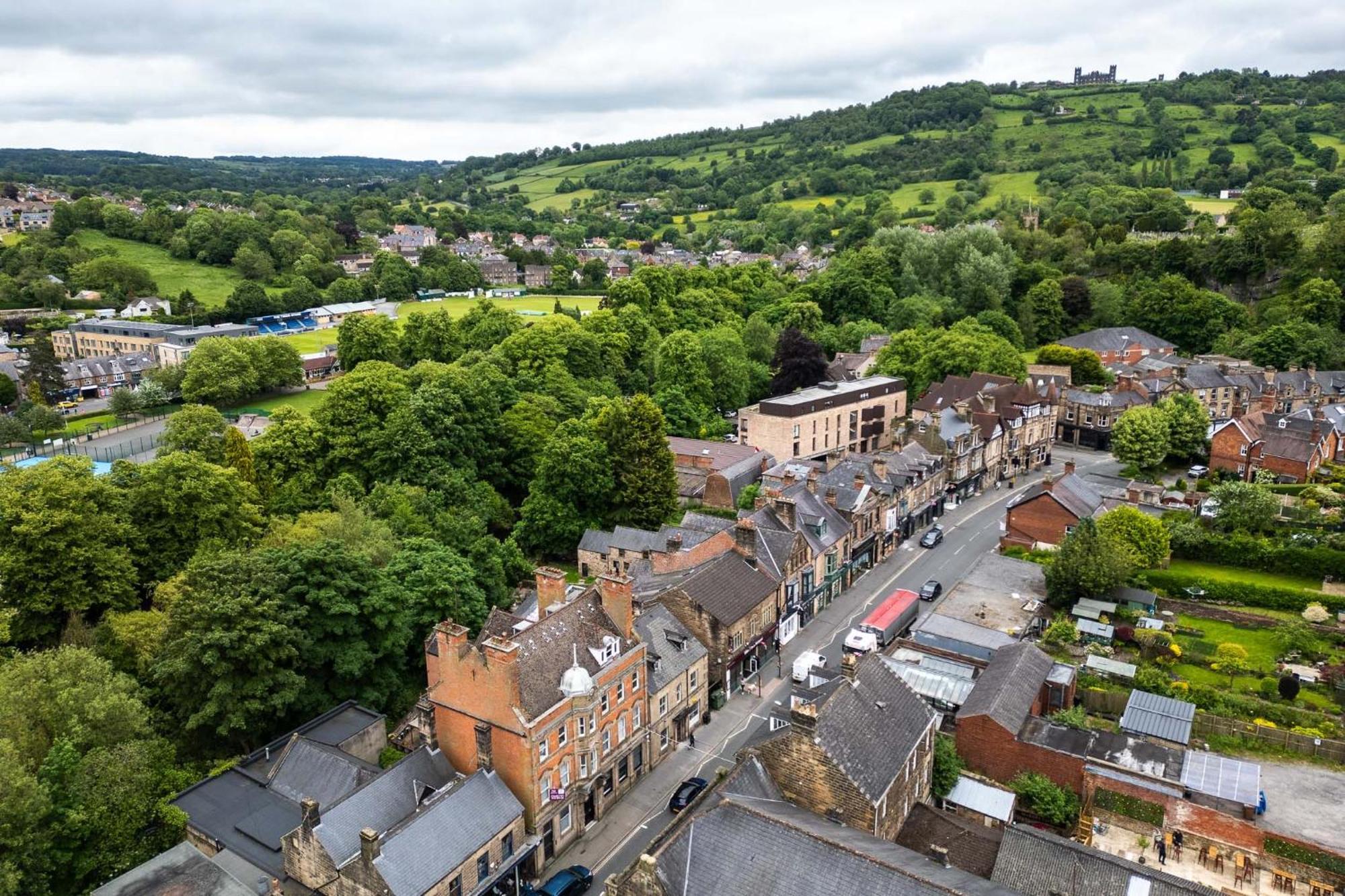Spacious Retreat With River Views Near Peak District มัทล็อก ภายนอก รูปภาพ