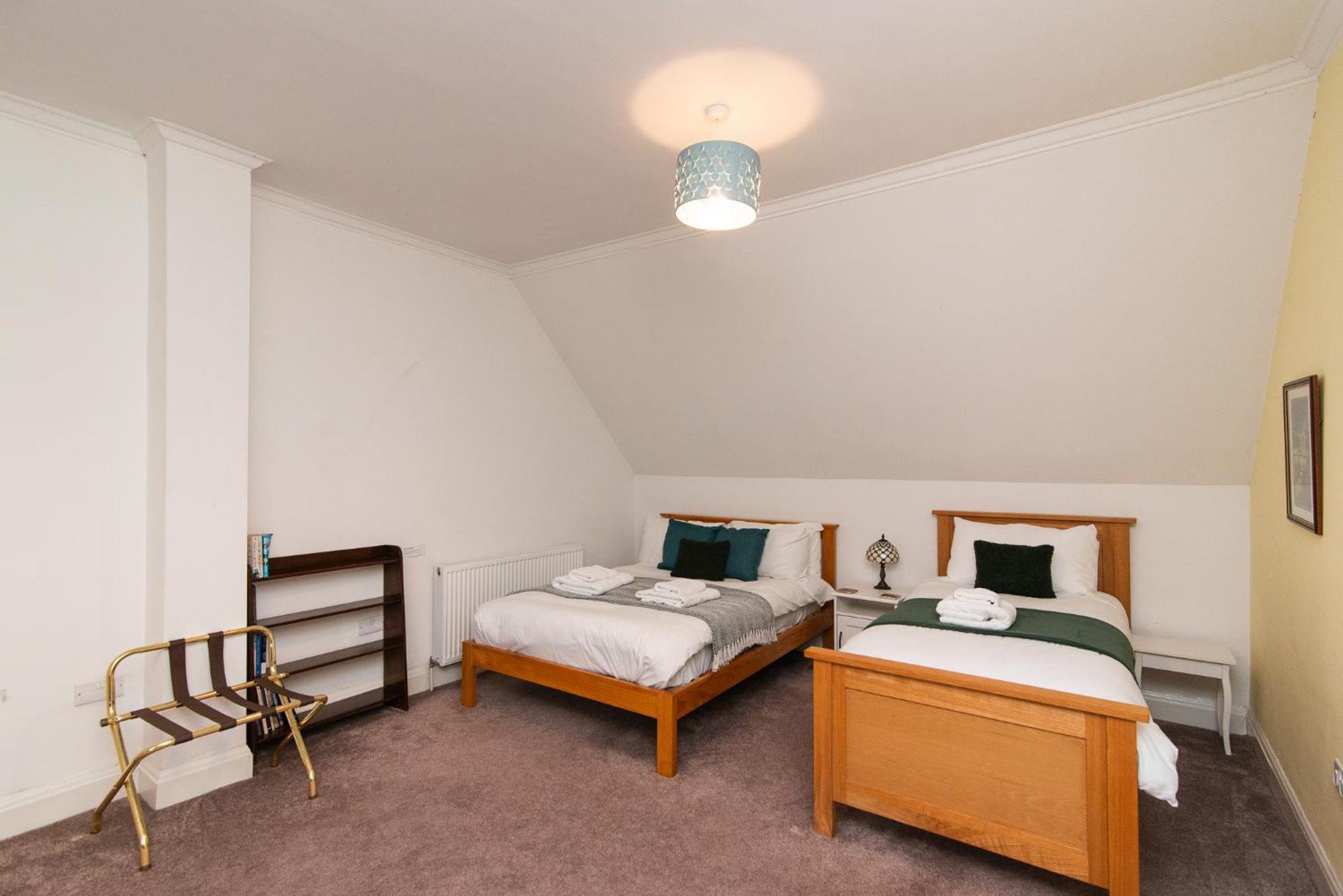 Spacious Retreat With River Views Near Peak District มัทล็อก ภายนอก รูปภาพ