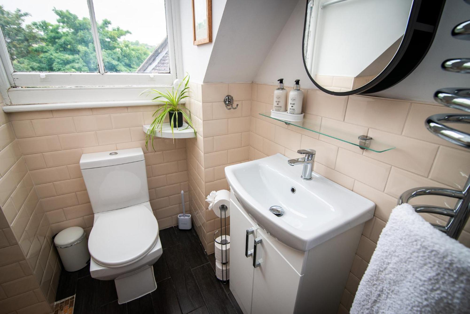 Spacious Retreat With River Views Near Peak District มัทล็อก ภายนอก รูปภาพ