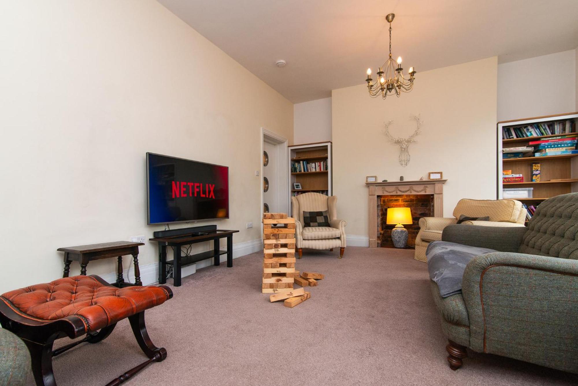 Spacious Retreat With River Views Near Peak District มัทล็อก ภายนอก รูปภาพ