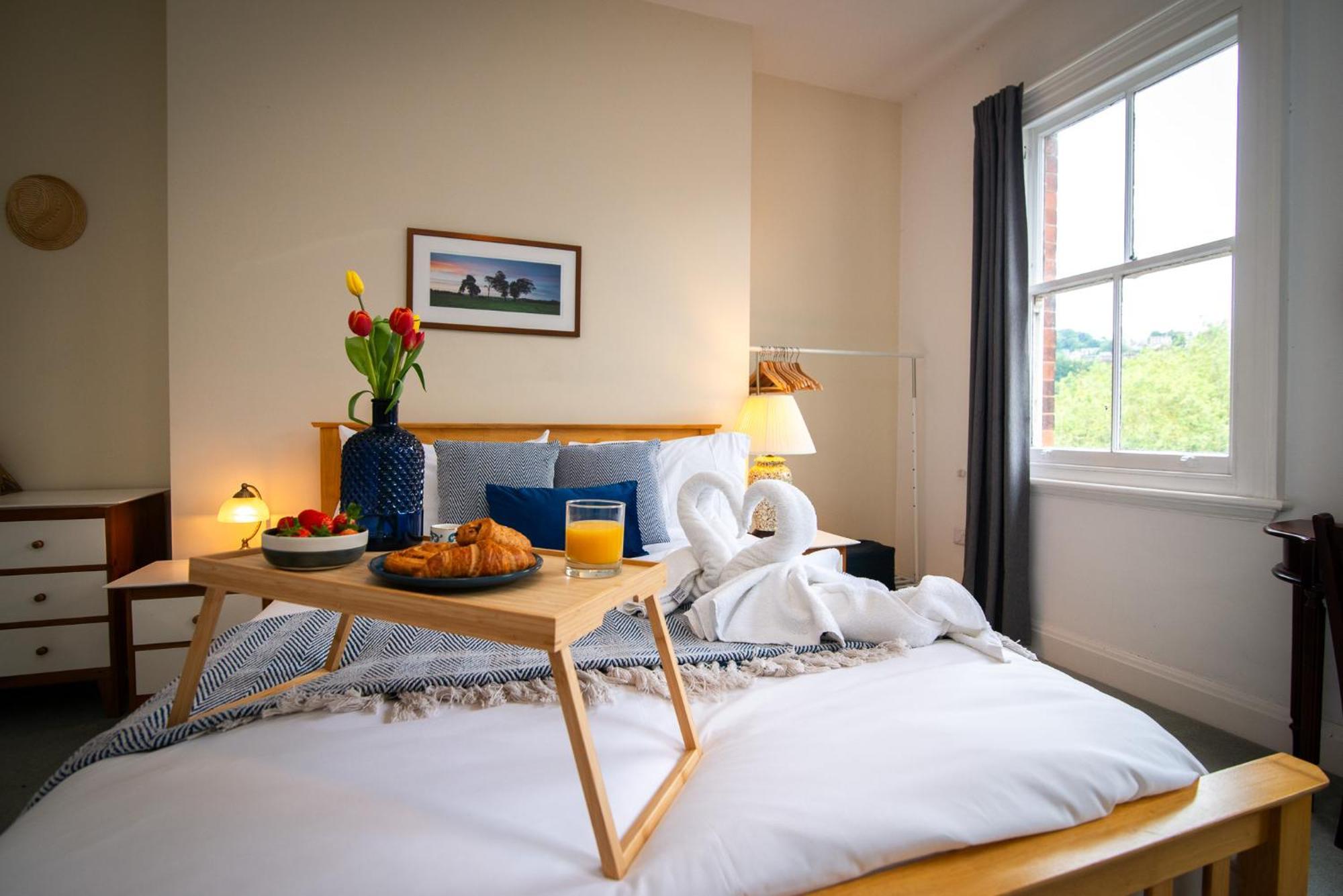 Spacious Retreat With River Views Near Peak District มัทล็อก ภายนอก รูปภาพ