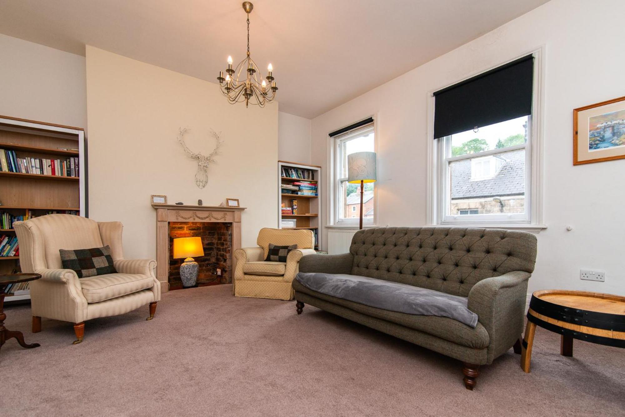 Spacious Retreat With River Views Near Peak District มัทล็อก ภายนอก รูปภาพ