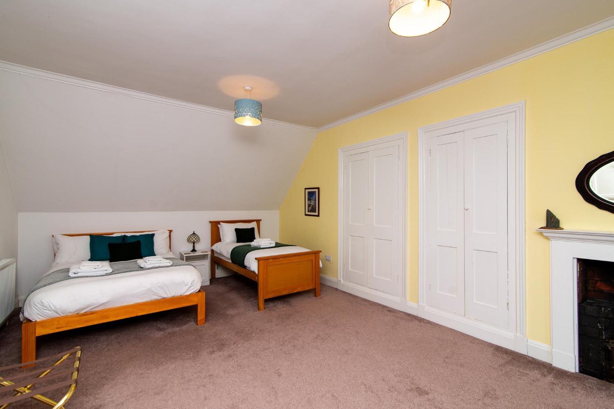 Spacious Retreat With River Views Near Peak District มัทล็อก ภายนอก รูปภาพ